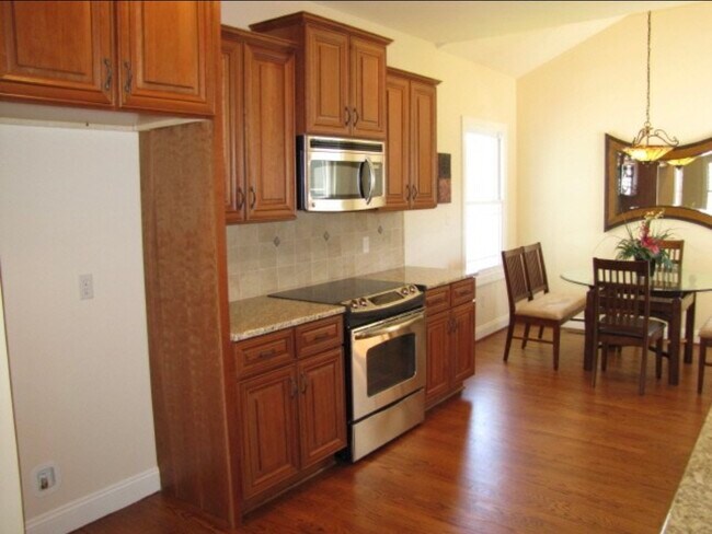 Building Photo - 1125 Cranberry Ct