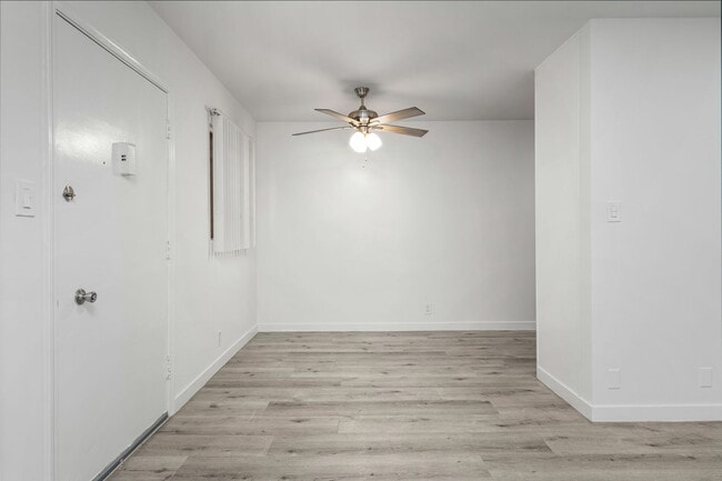 Interior Photo - 970 Menlo Ave