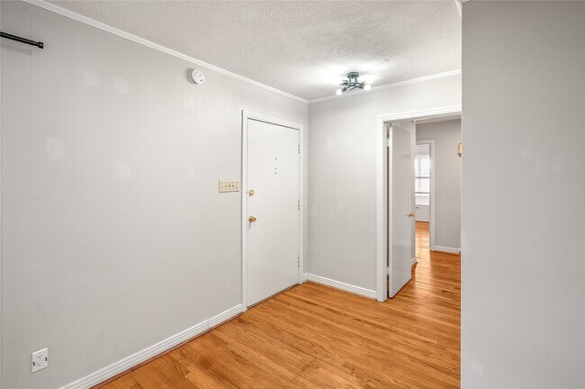 Building Photo - 3107 Prescott St