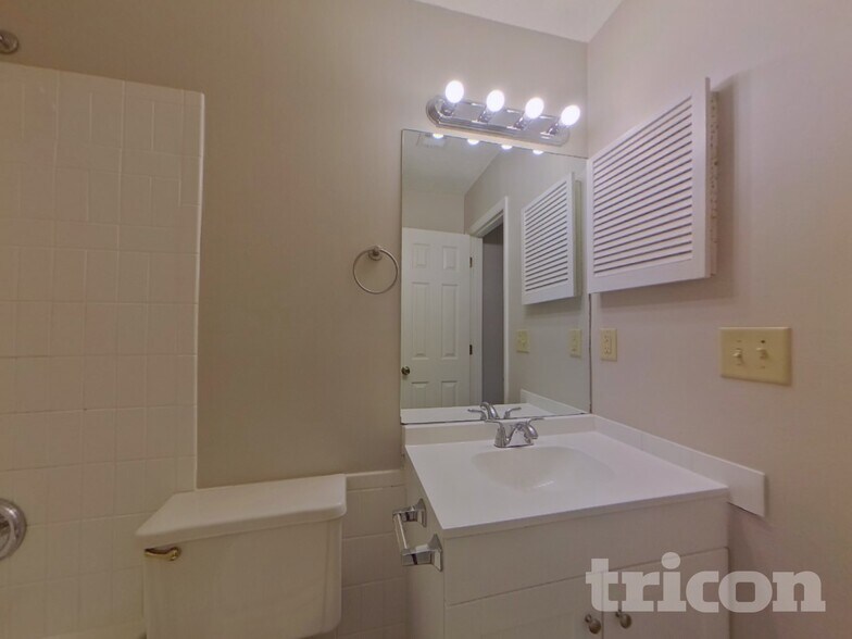 Building Photo - 1234 Shelton Way