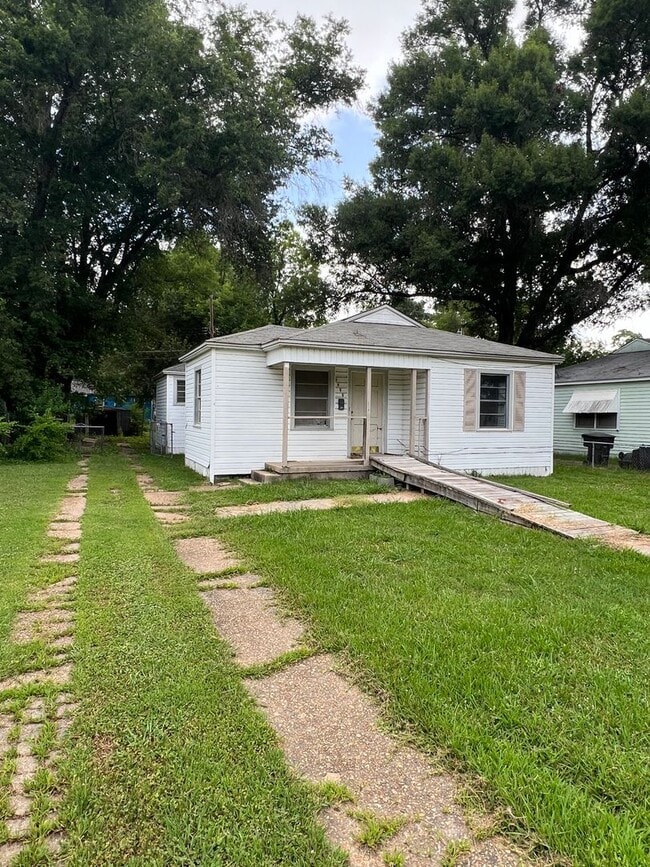 Building Photo - 2728 Hillcrest Ave