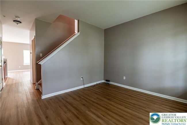 Building Photo - 955 King Way
