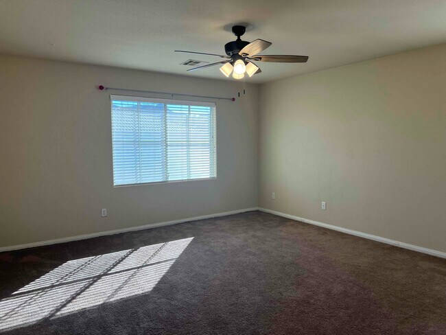 Building Photo - 205 Valare St