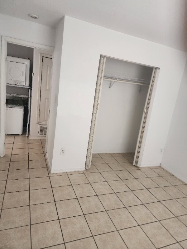 Building Photo - 7375 N Loop Dr