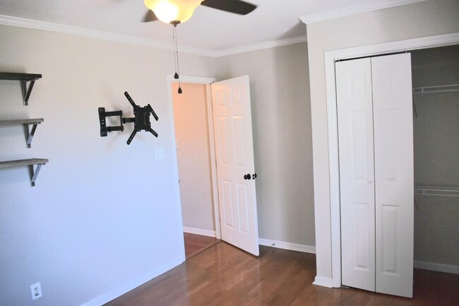 Building Photo - 1889 Long Creek Falls