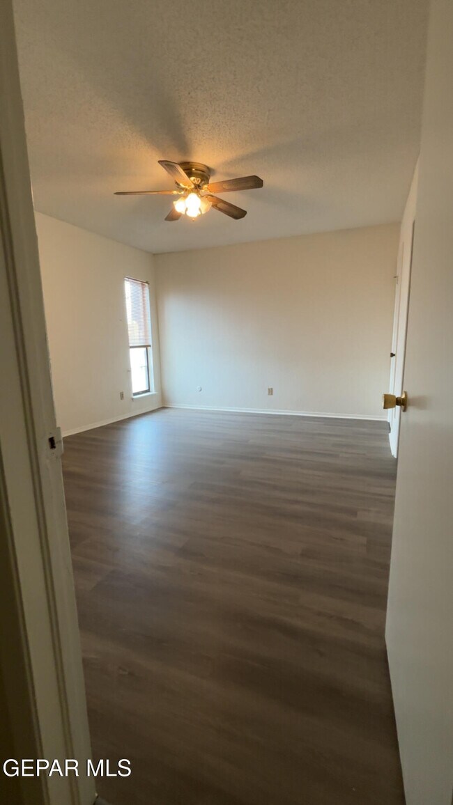 Building Photo - 1601 Common Dr