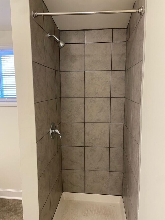 Building Photo - Newly Renovated 2-3 Bed, 1 bath home located in Randleman!!