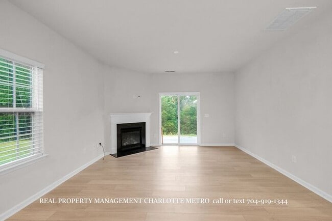 Building Photo - Stunning 4-BR Home on Wooded Cul-De-Sac Lot in Brightwater – Minutes from Rivergate!