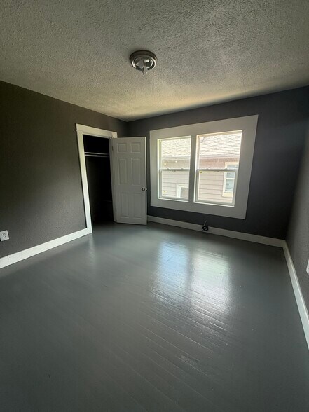 Building Photo - 42 Pointview Ave