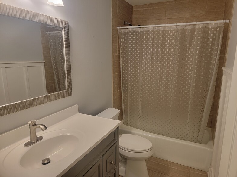 Building Photo - 100 Browning Dr