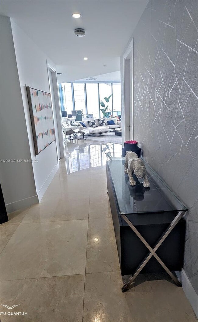 Building Photo - 200 Biscayne Blvd Way