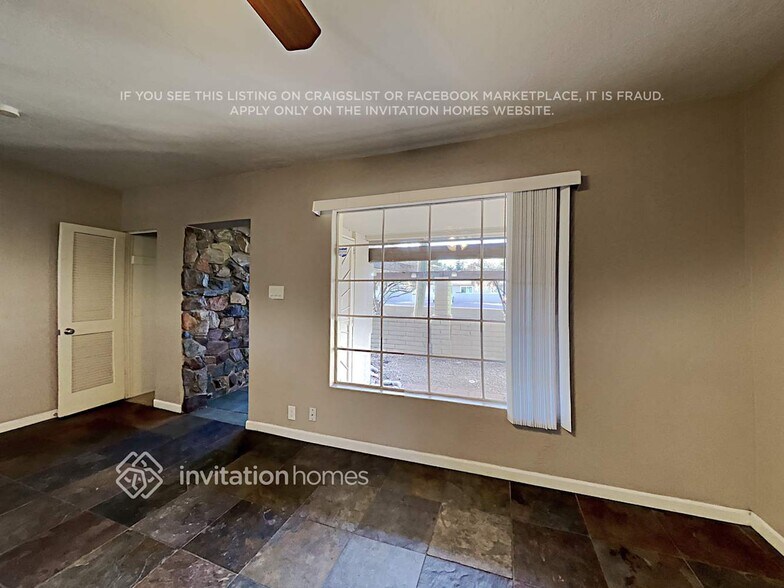 Building Photo - 2532 E Clarendon Ave