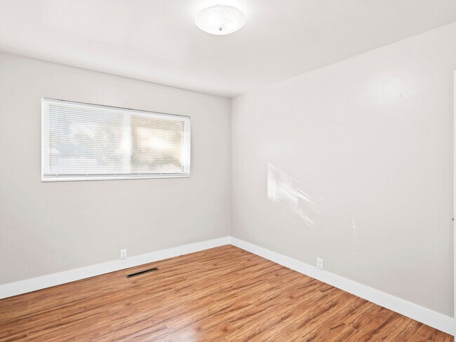 Building Photo - Beautiful home for rent!