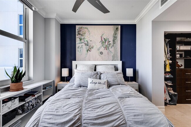 Building Photo - 511 SE 5 Ave