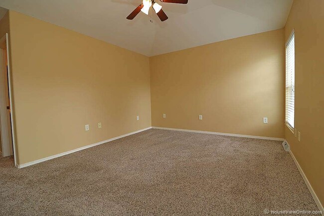 Building Photo - Brookshire 1315/1317