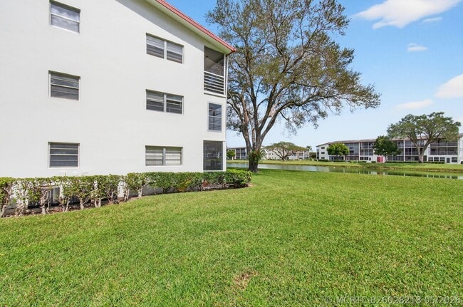 Building Photo - 360 Fanshaw I