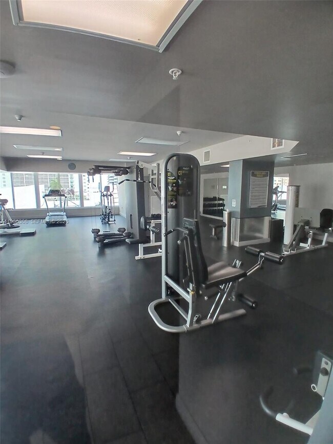 Building Photo - 275 NE 18th St