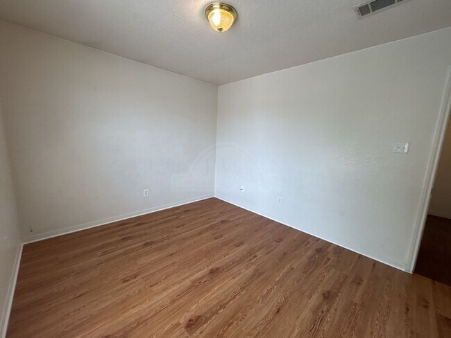 Building Photo - 1407 Dugger Cir