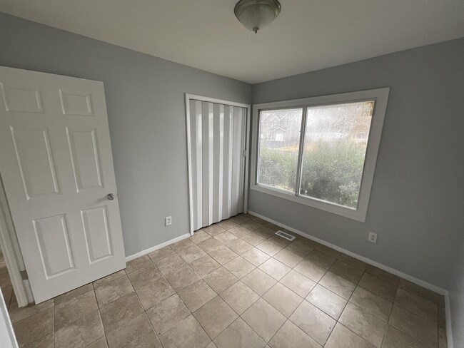 Building Photo - 37 Pershing Ln