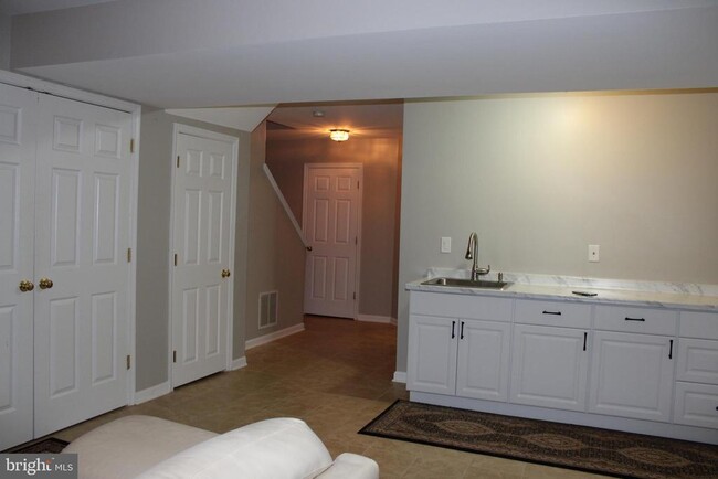 Building Photo - 14186 Hunters Run Way