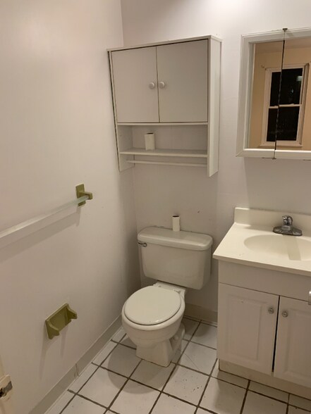 Building Photo - 14 Shadowbrook Ln