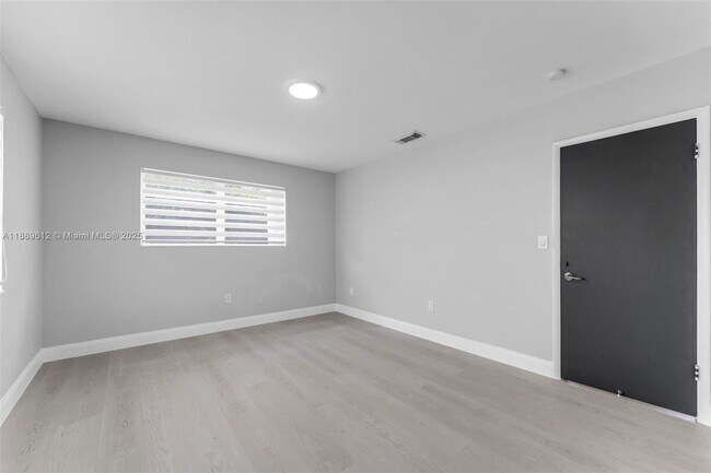 Building Photo - 4400 SW 89th Ave