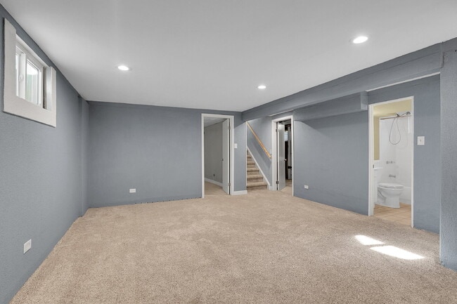 Building Photo - $2,795.00 - $300 OFF First Months' Rent - 5 Bedrooms, 2 Bathrooms, Single Family Home in Broomfie...