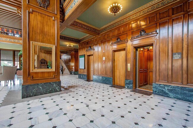 Building Photo - 523 S Louisiana St