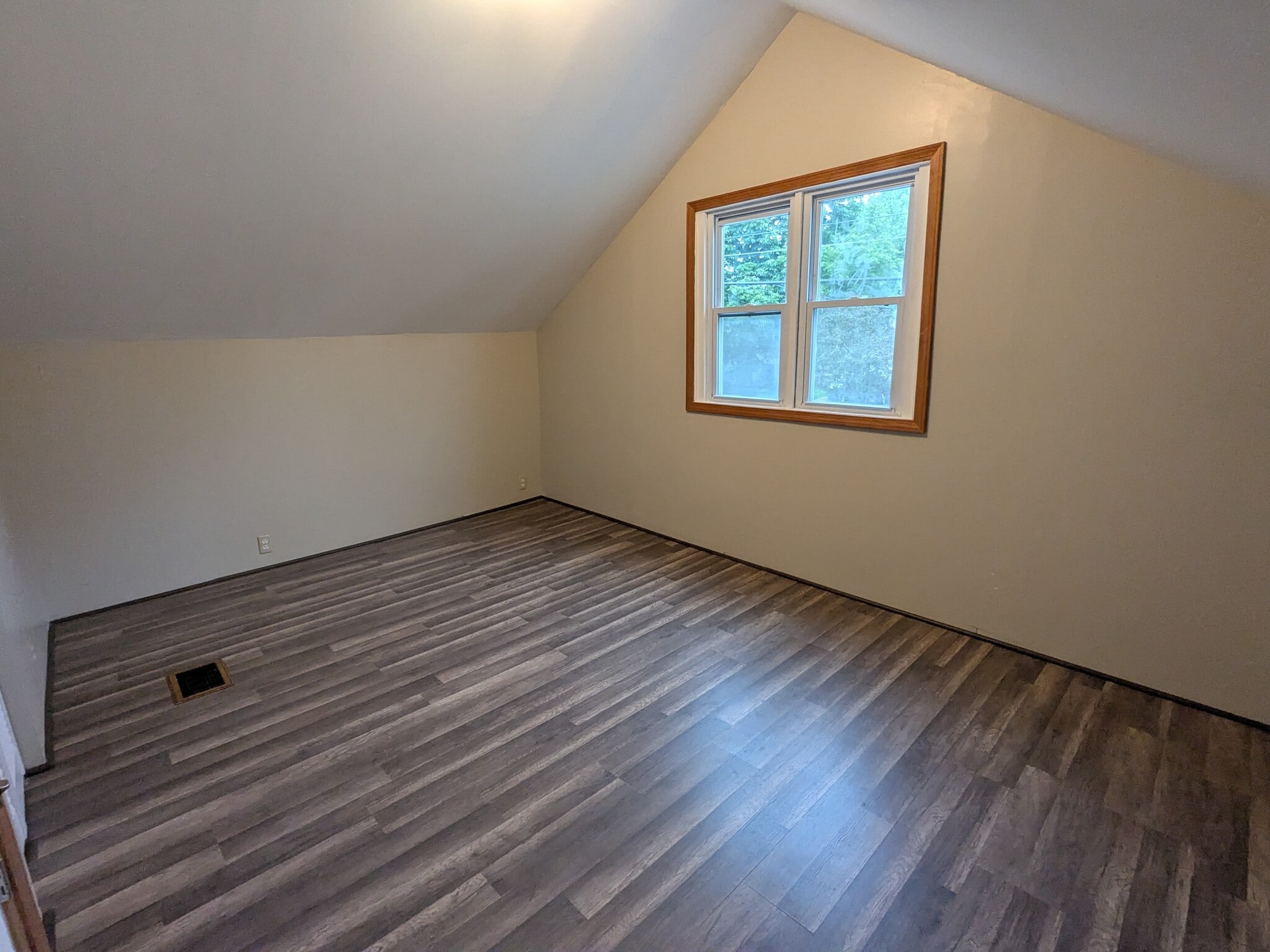 Master bedroom - 218 Alaska St