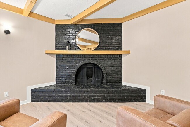 Building Photo - 350 Skyline Dr