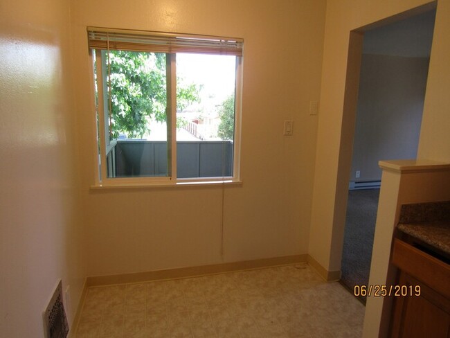 Building Photo - 1Bed/1Ba Apartment! in Coddingtown area