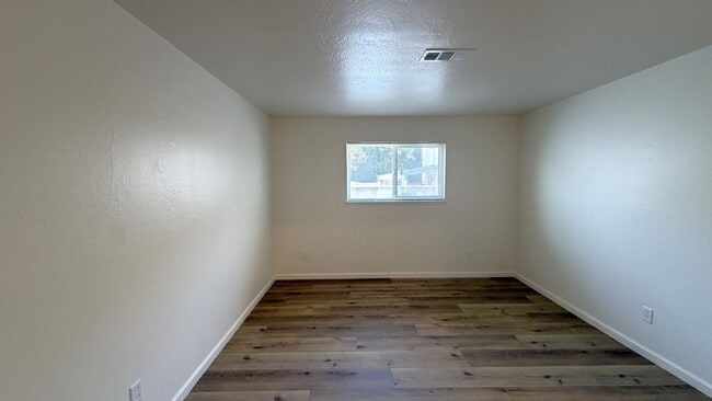 Building Photo - 1680 Barrus Ave