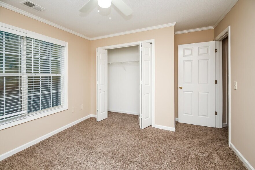 Building Photo - 6857 Robinwood Trail