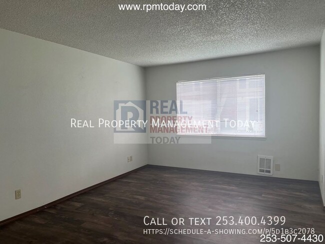 Building Photo - Delightful 2 bed and 1 bath unit in Tacoma...