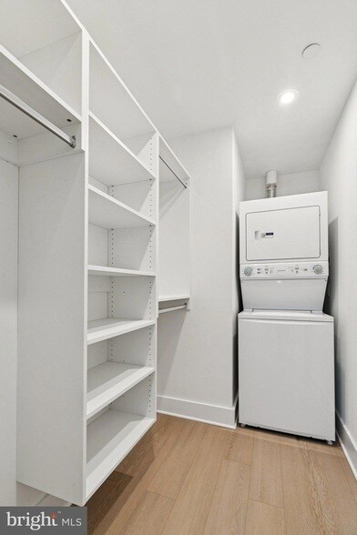 Building Photo - 30 W Allens Ln