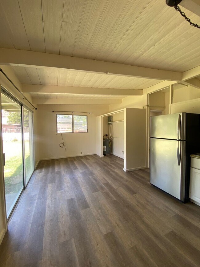 Building Photo - Single Family