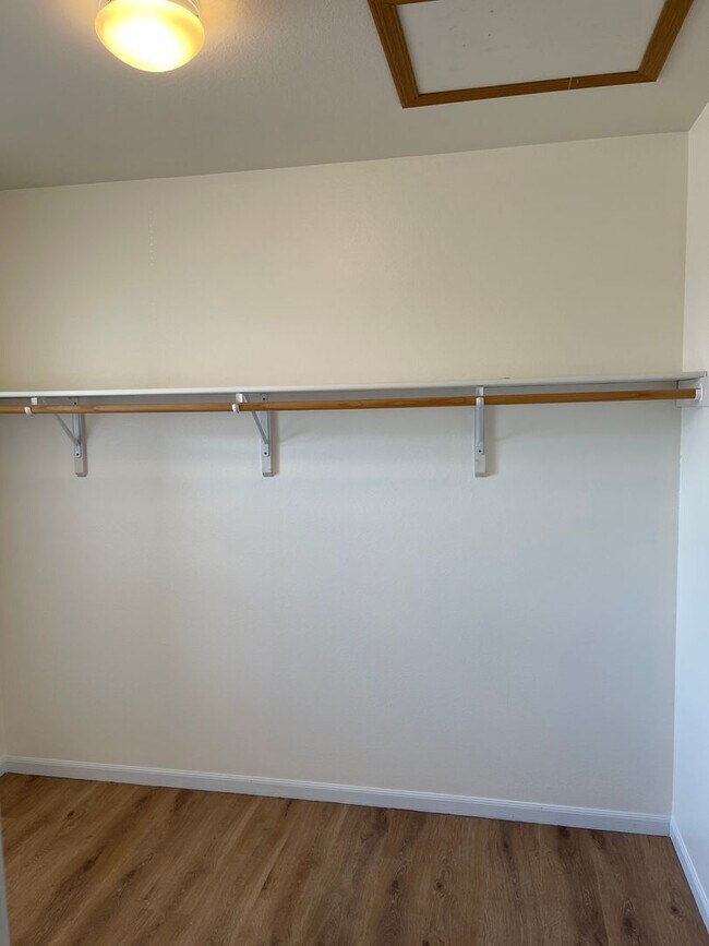 Building Photo - 16830 Huntington Ln