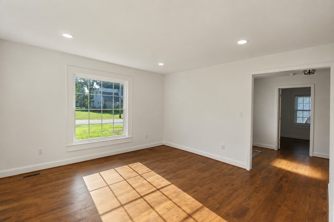Building Photo - 826 North Dr