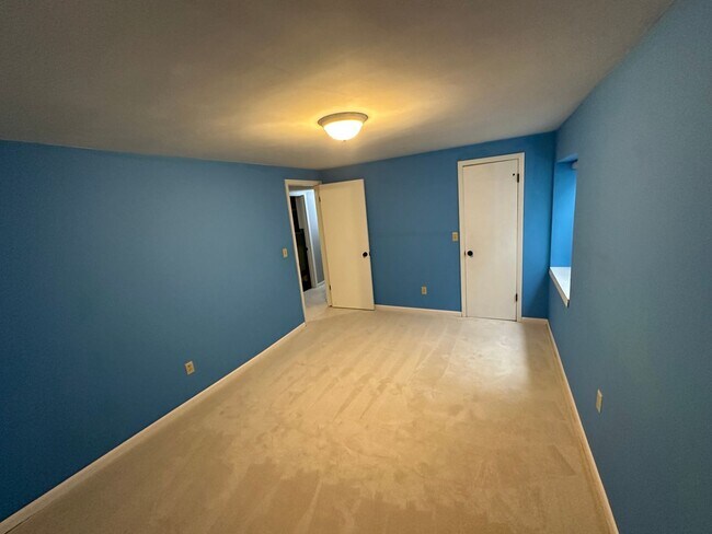 Building Photo - Beautiful 3 Bedroom Home ! Near Mcconnell ...