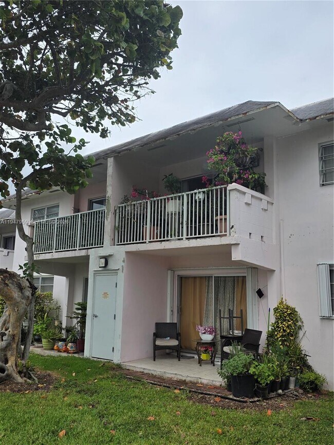 Building Photo - 7424 SW 82nd St