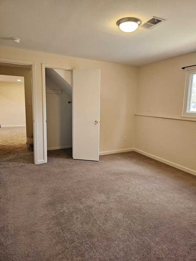 Building Photo - 905 New Bedford Dr