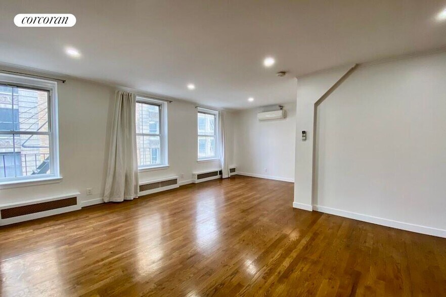 Building Photo - 59 Grand St