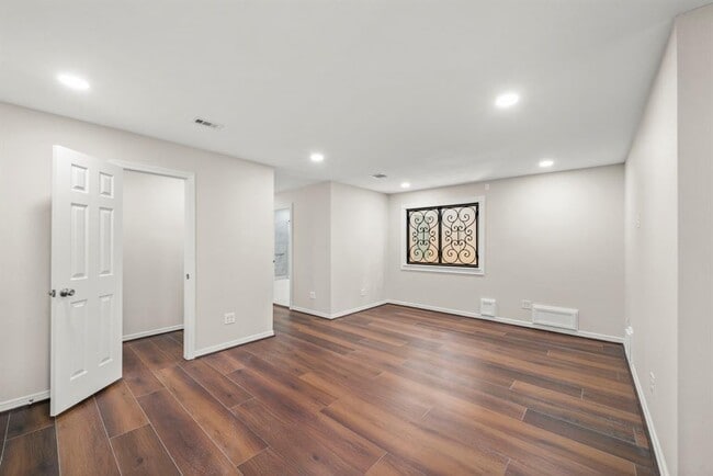 Building Photo - 4023 Breakwood Dr