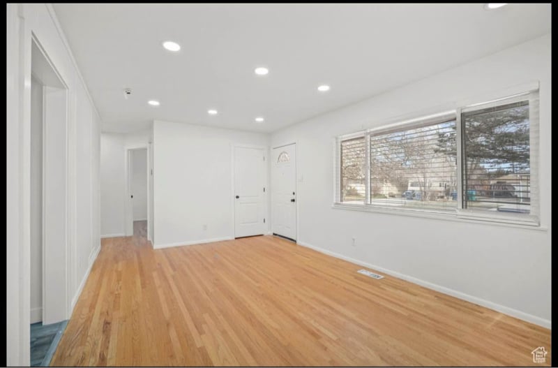 Building Photo - 446 E Mountain View Dr