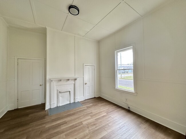 Building Photo - 1520 Avenue G