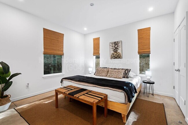 Building Photo - 581 Hazel St