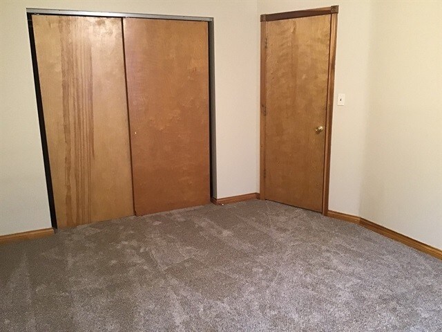 Building Photo - 1687 Deer Run Dr