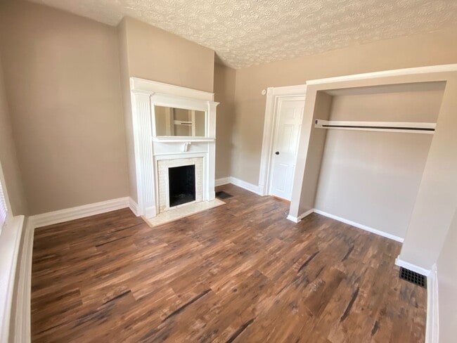 Building Photo - 52 W Norwich Ave