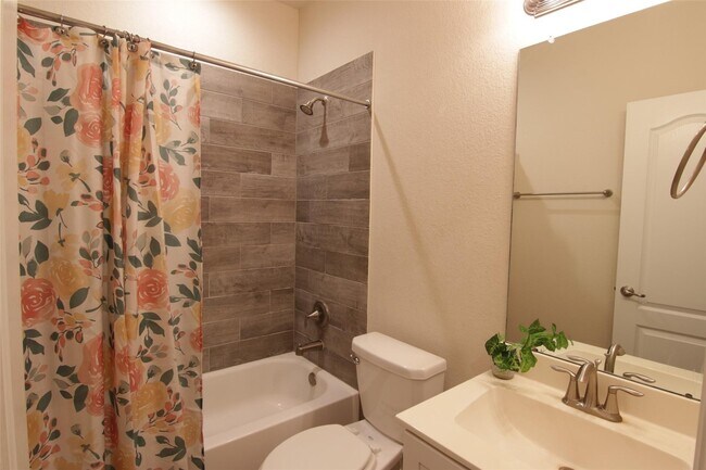 Building Photo - 1907 Benbrook Hollow Ln