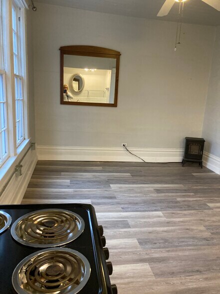 Building Photo - 214 S Blakeley St